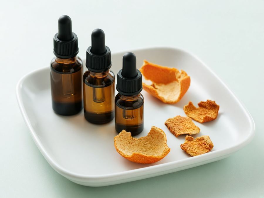 Scent droppers and citrus peels.